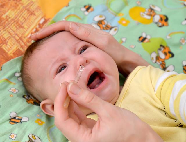 Как и чем лечить насморк у новорожденного