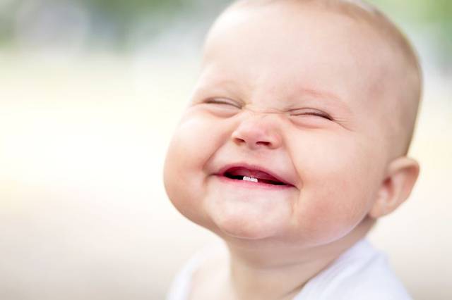Почему рождаются дети с зубами