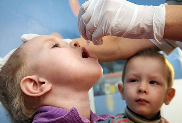 Живая вакцина от полиомиелита и не привитые дети